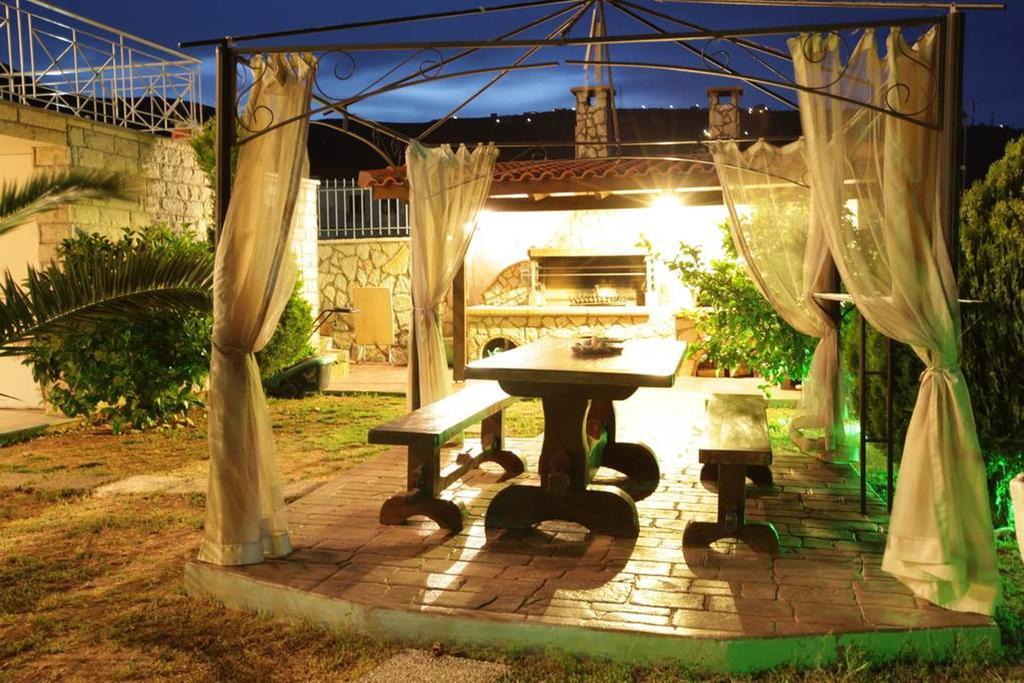 Villa Christine - Maisonettes With Fireplace Aliveri Ngoại thất bức ảnh
